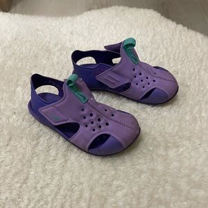 Nike Toddler Girls Water Shoe Size 9